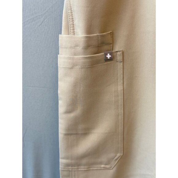 FIGS Kade Cargo Scrub Pants Khaki Tan Beige Medium M NWT Medical Nurse Pockets - Picture 5 of 8